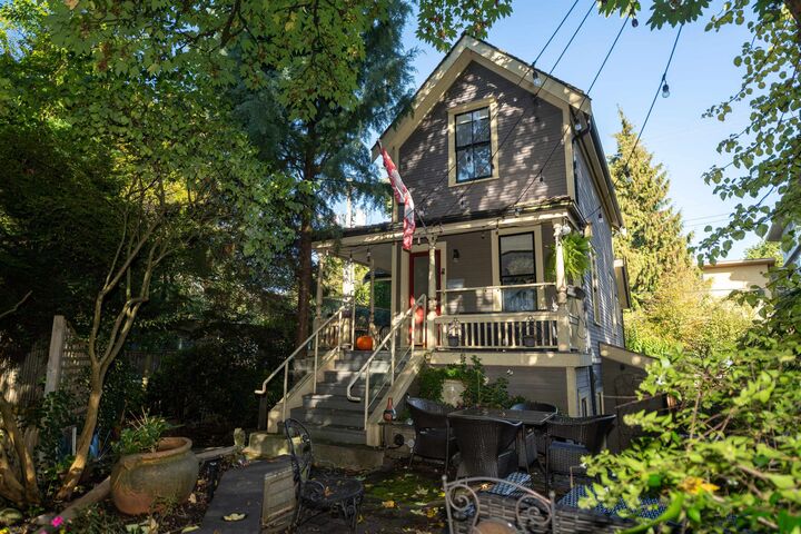 Photo de la propriété:  1119 Pendrell Street  BC V6E 1L3 