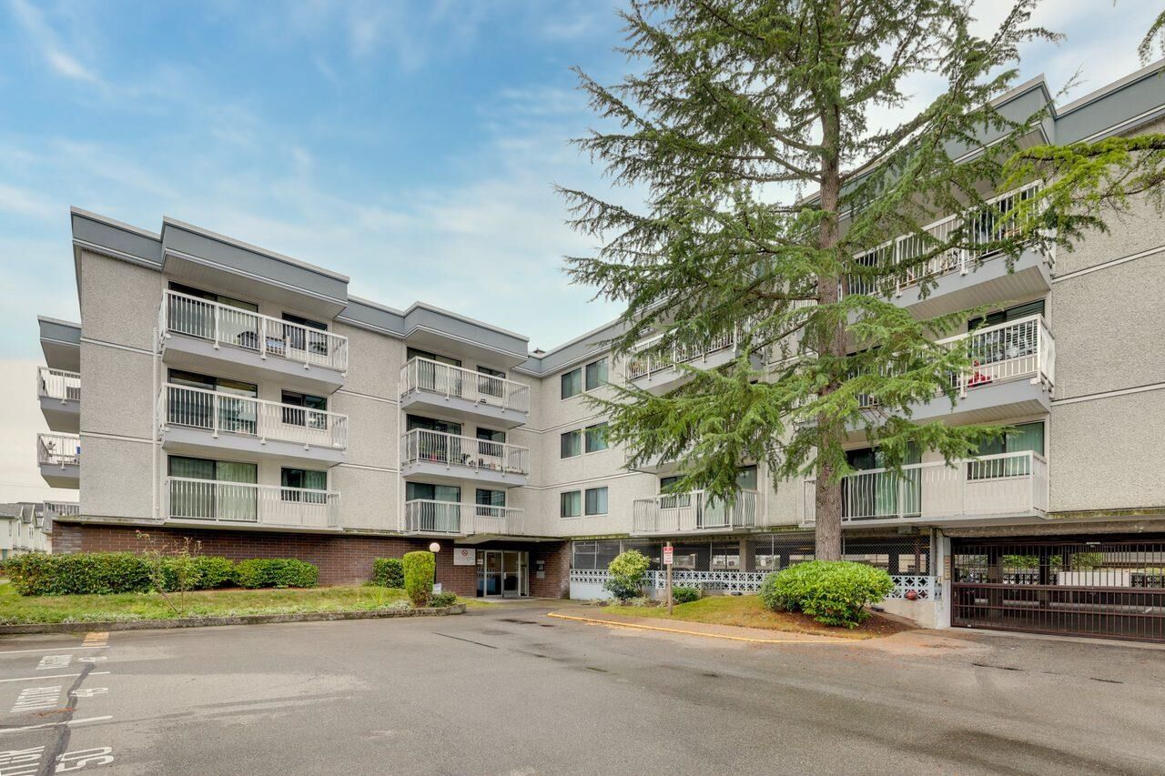 Property Photo:  6420 Buswell Street 212  BC V6Y 2E9 
