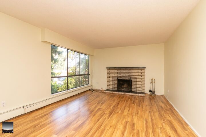 Property Photo:  1877 West 5th Street 203  BC V6J 1P5 