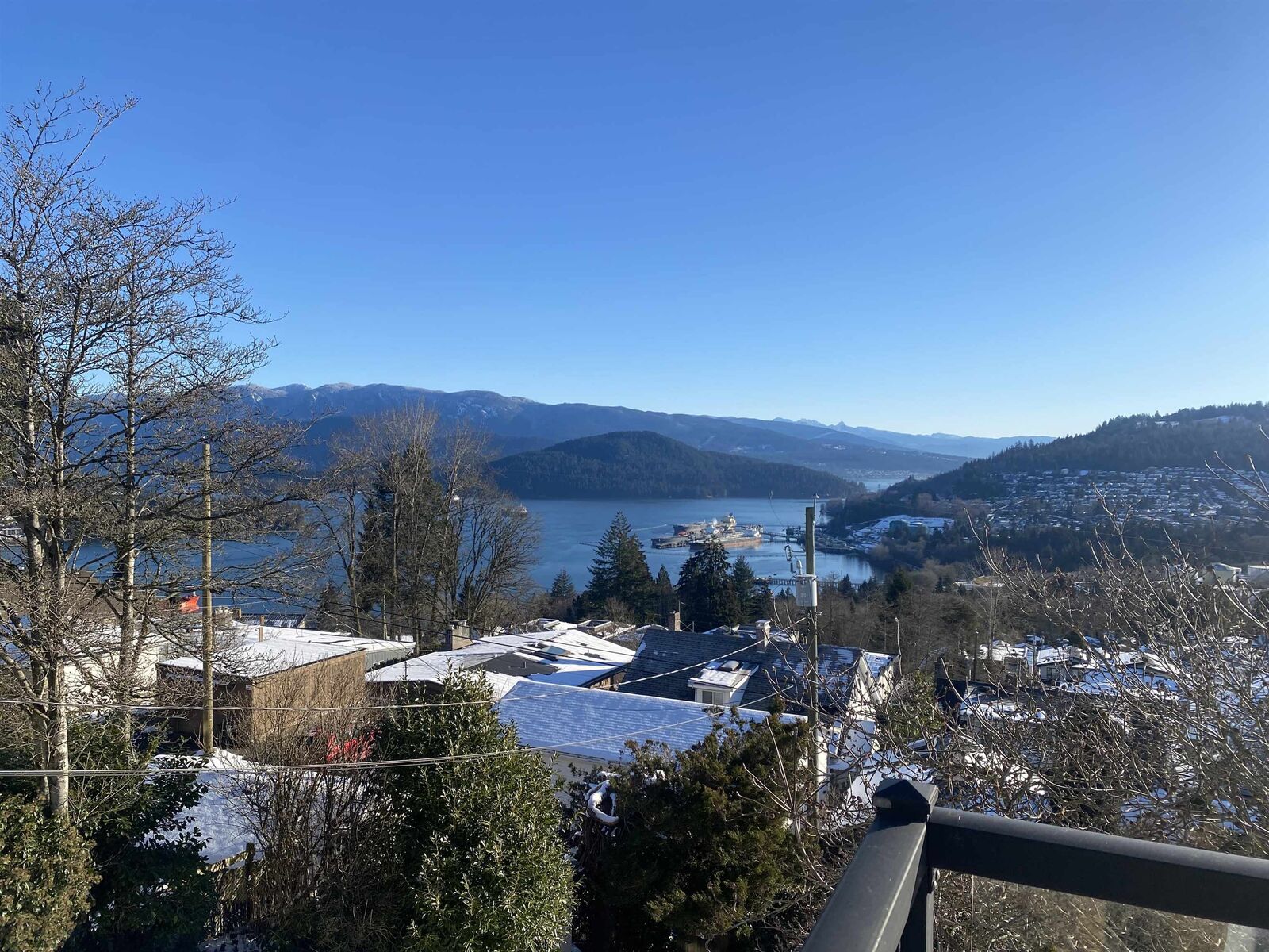 Property Photo: 190 N Ellesmere Avenue BC V5B 1J8