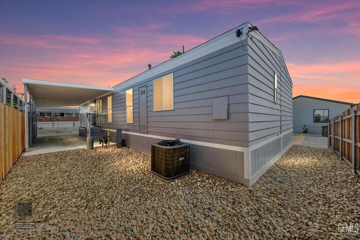 Property Photo:  152 Torrey Pine Lane  CA 93308 
