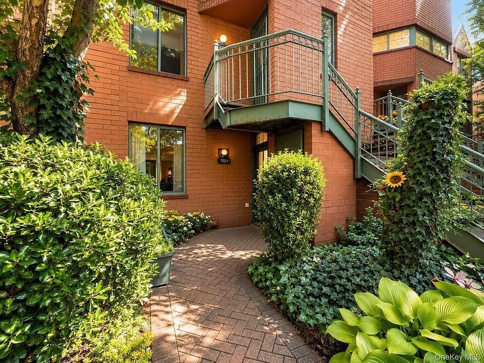 Property Photo:  570-2 Louisiana Avenue 2  NY 11239 