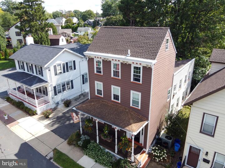 Property Photo:  122 E Burlington Street  NJ 08505 