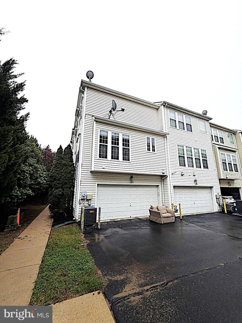 Property Photo: 13512 Stargazer Terrace VA 20120