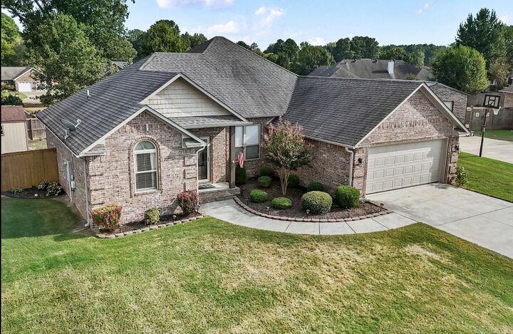 Property Photo:  1229 Windsor Court  AR 72076 