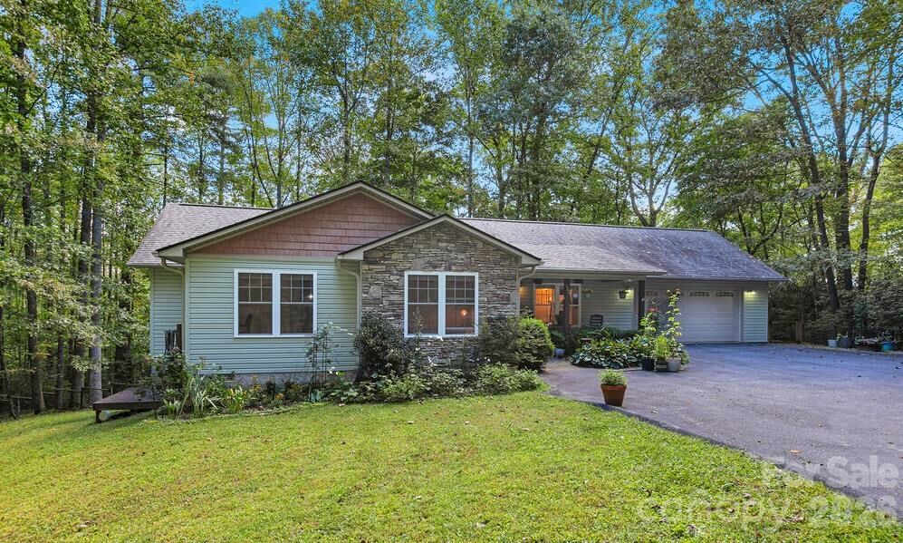 Property Photo:  125 Rollins Place Road  NC 28712 