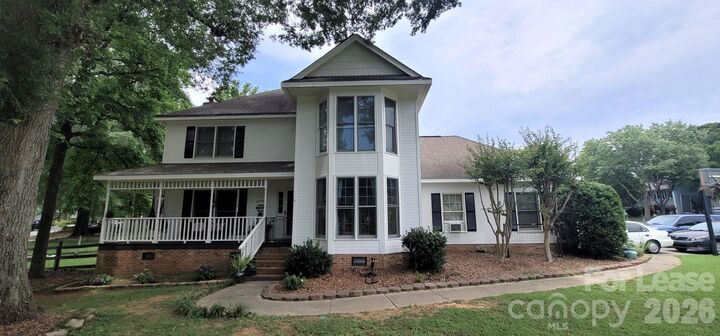 Property Photo:  2308 Heathershire Lane  NC 28105 