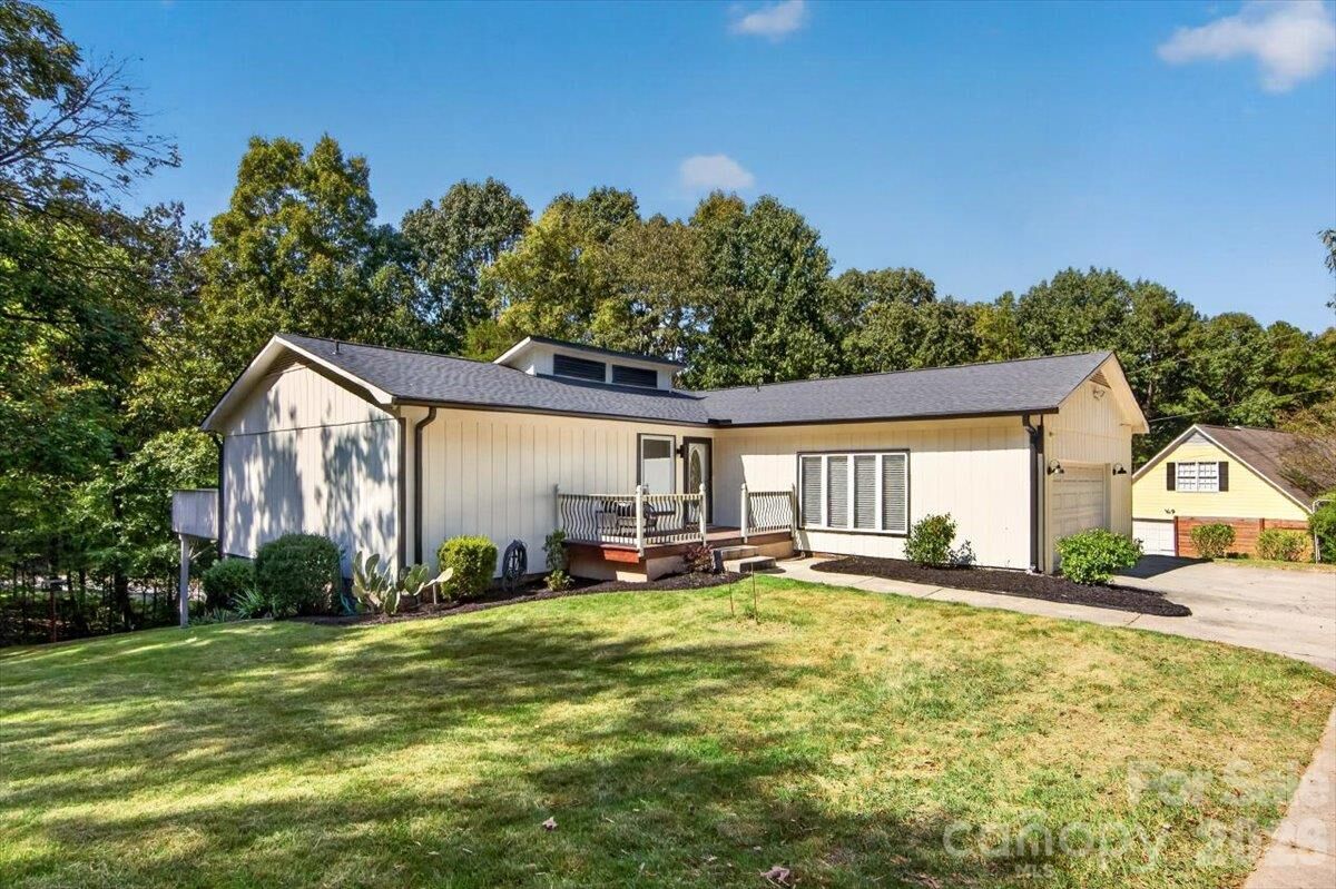 Property Photo:  16 Cove Creek Place SE  NC 28025 