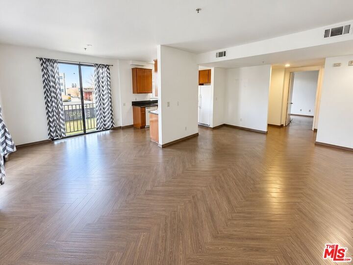 Property Photo: 625 S Berendo St, Unit 201 CA 90005