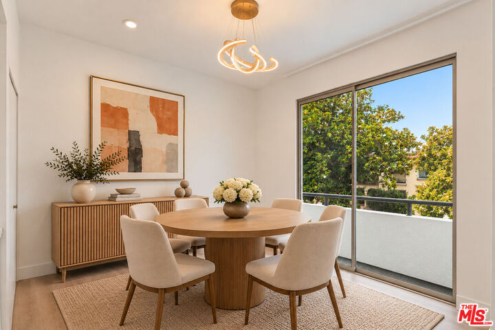 Property Photo:  1136 S Shenandoah St, Unit 201  CA 90035 