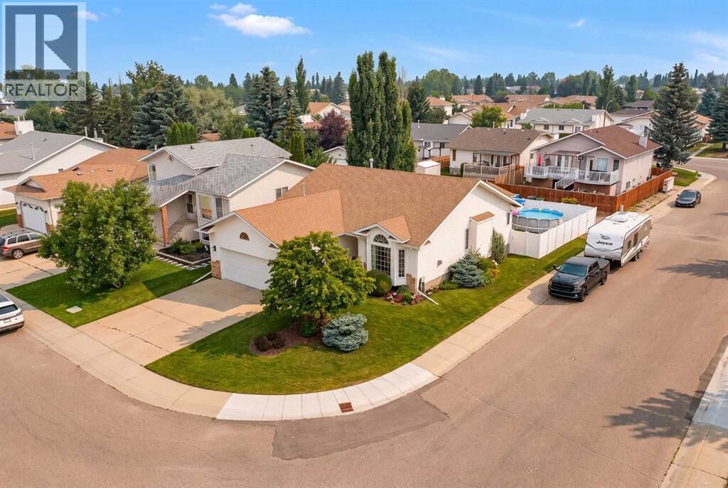 Property Photo: 70 Densmore Crescent AB T4R 2L6