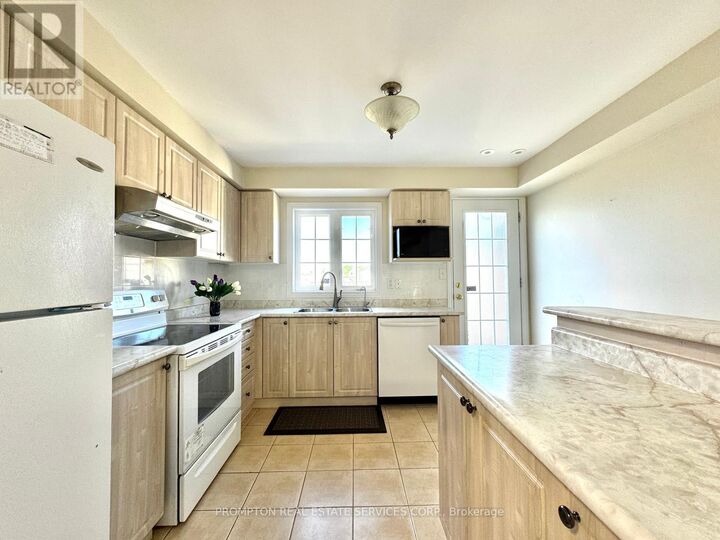 Property Photo: 2516 Bur Oak Avenue ON L6B 1H2