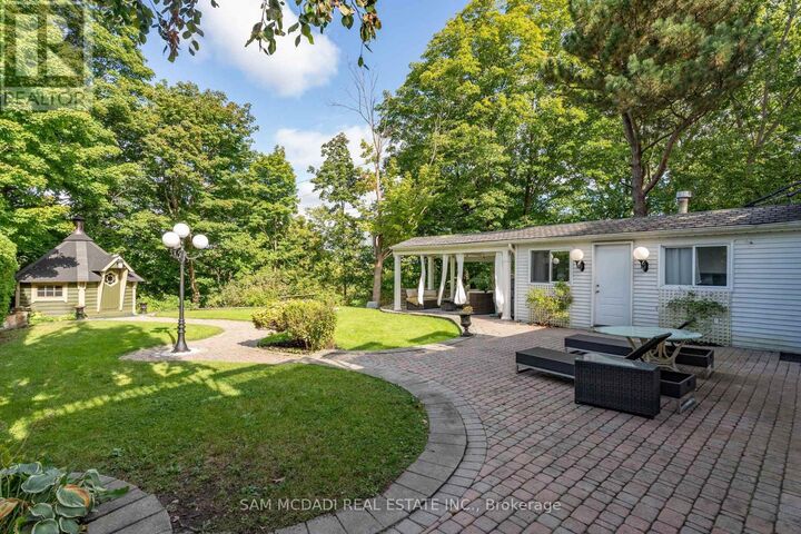 Property Photo:  2221 Greenhurst Avenue  ON L4X 1J5 