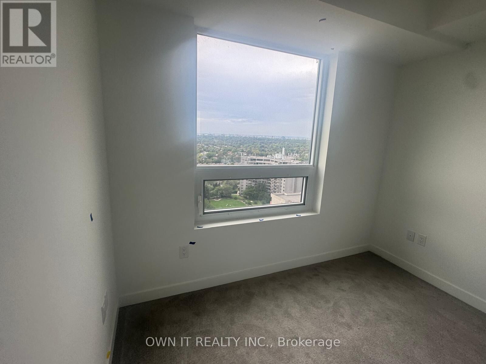Property Photo:  4010 Eglinton Avenue West 1811  ON M9A 4M2 