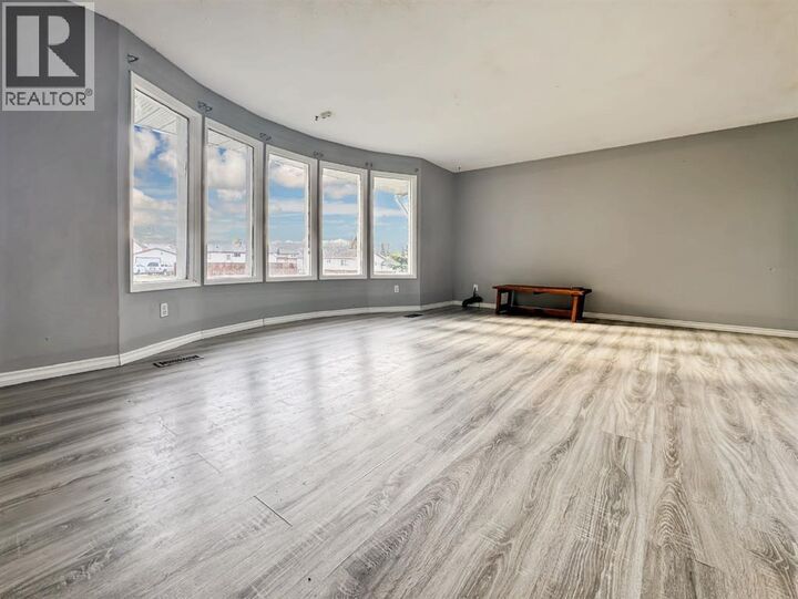 Property Photo:  5 Freeman Drive  AB T0G 2C0 