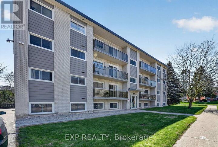 Property Photo: 81 Kenwood Drive ON N2B 3H3