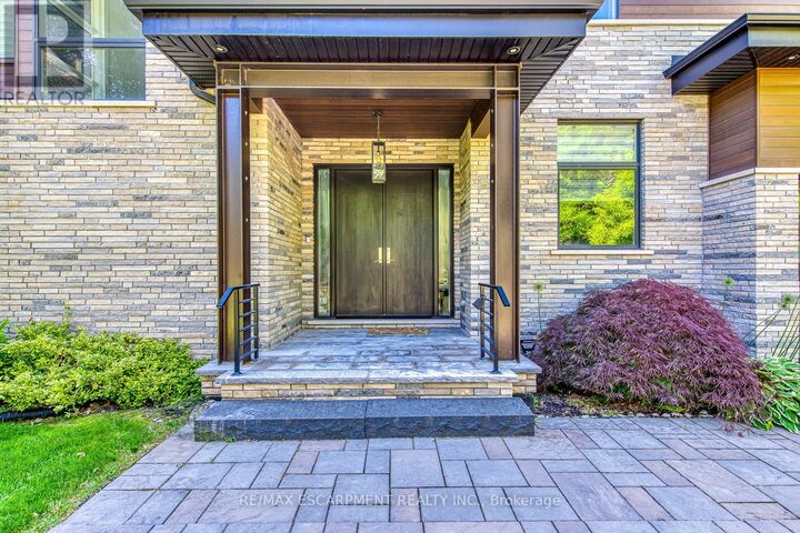 Property Photo:  2104 Devon Road  ON L6J 2N2 