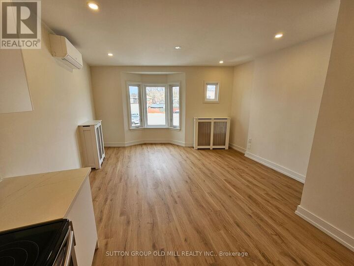Property Photo:  3293 Dundas Street West 2nd Floor  ON M6P 2A5 