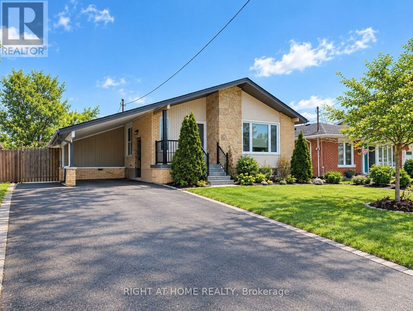Property Photo:  30 San Remo Drive Upper  ON L9C 5N3 