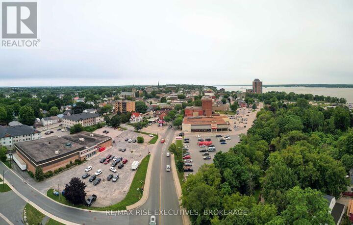 Property Photo:  260 King Street West  ON K6V 3S1 