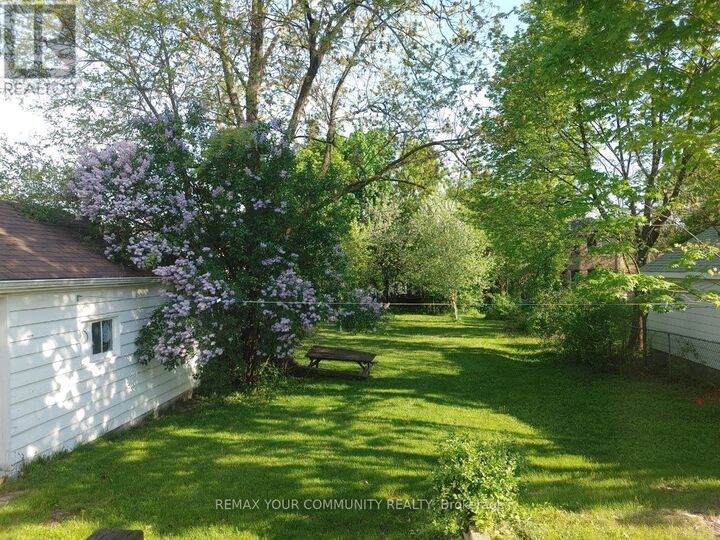 Property Photo:  82 Caines Avenue Main Floor  ON M2R 2L3 