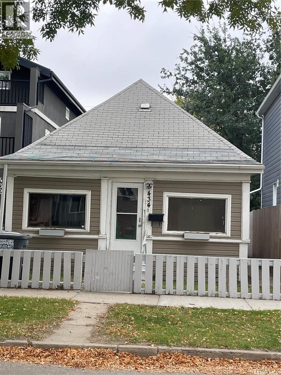 Property Photo: 434 G Avenue S SK S7M 1V7