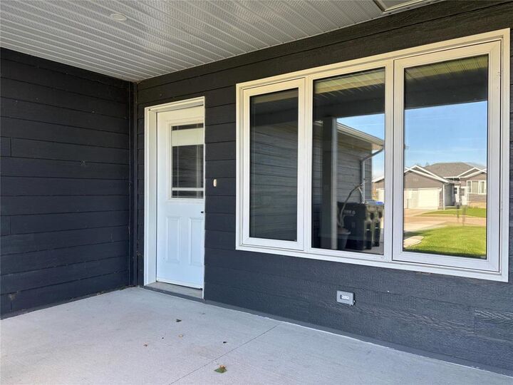Property Photo:  807 Young Street  MB R0K 1G0 