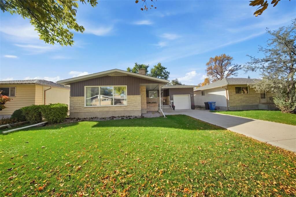 Property Photo:  654 Roberta Avenue  MB R2K 0L1 