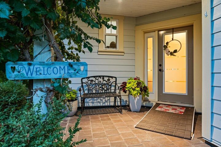Photo de la propriété: 8497 Bradshaw Place BC V4Z 0A7