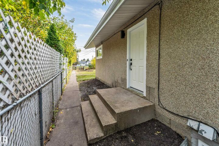 Property Photo: 12811 135 St NW AB