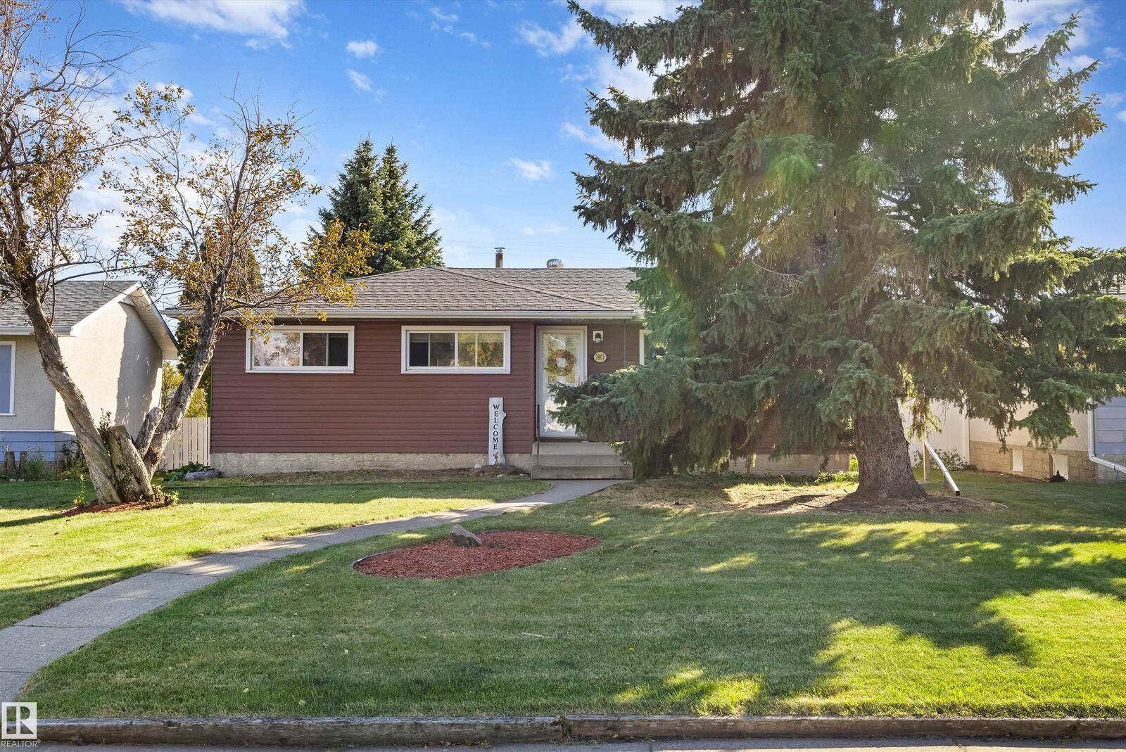Property Photo:  7807 134 Avenue NW  AB T5C 2G2 