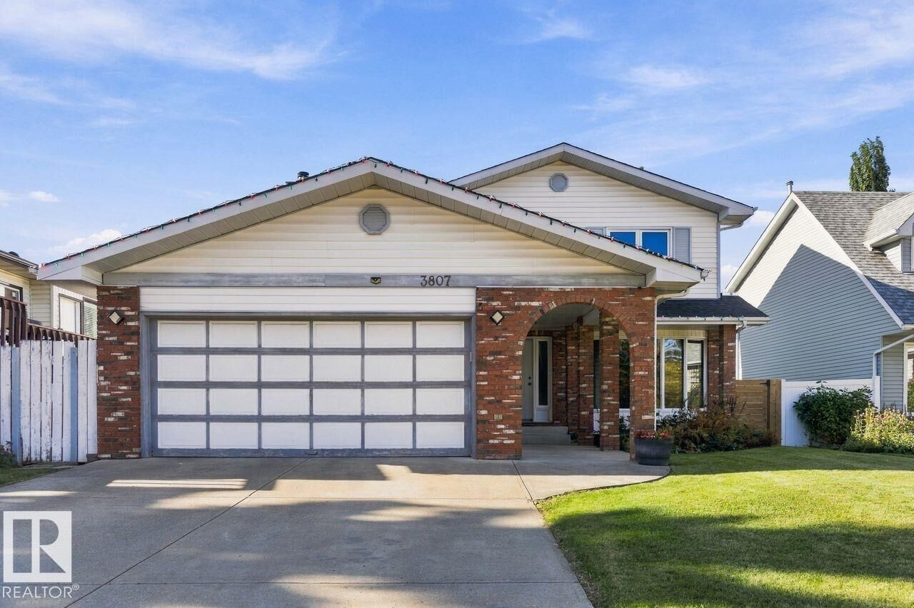 Property Photo:  3807 36 Avenue NW  AB T6L 5R8 