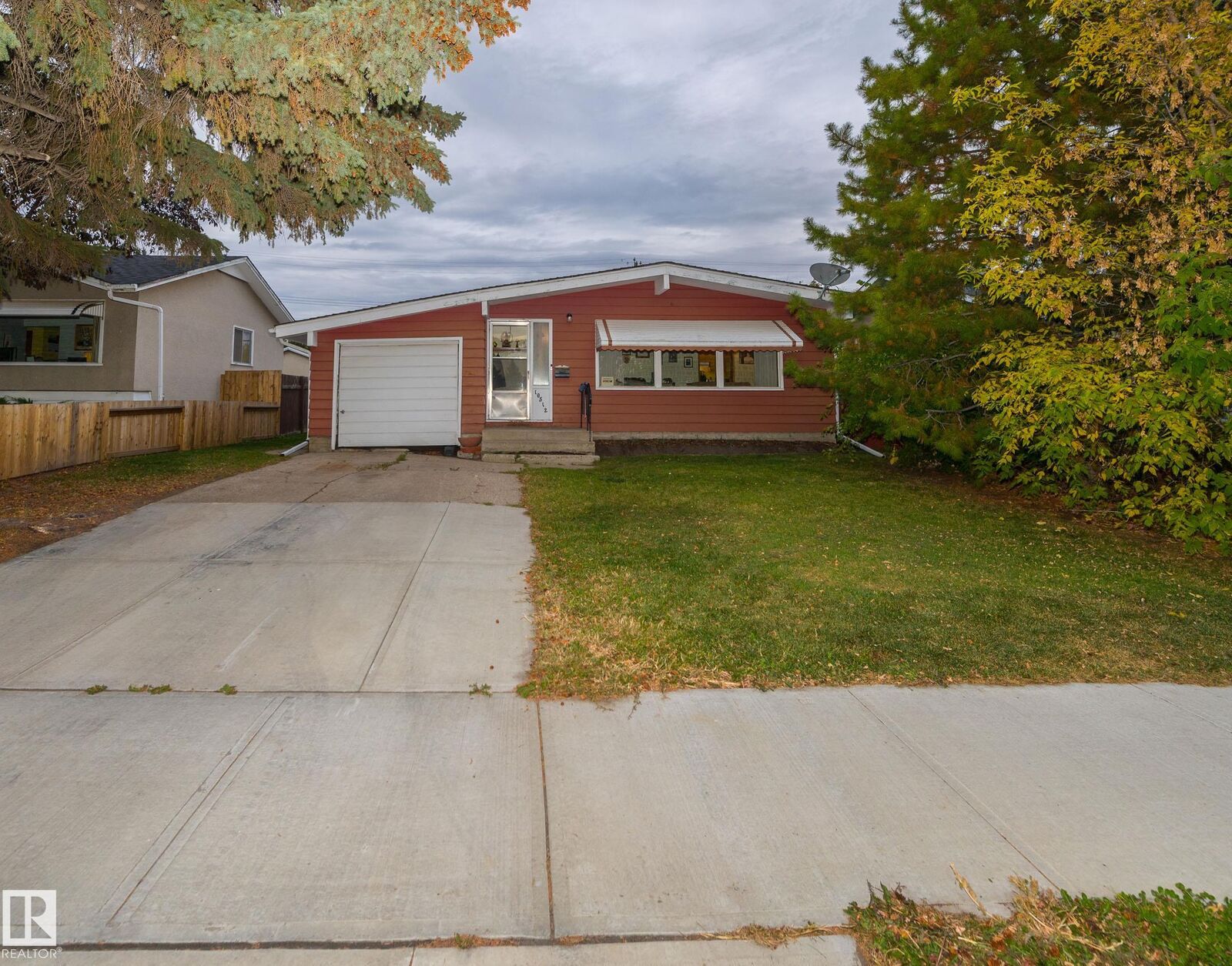 Property Photo:  10512 55 Avenue NW  AB T6H 0W7 