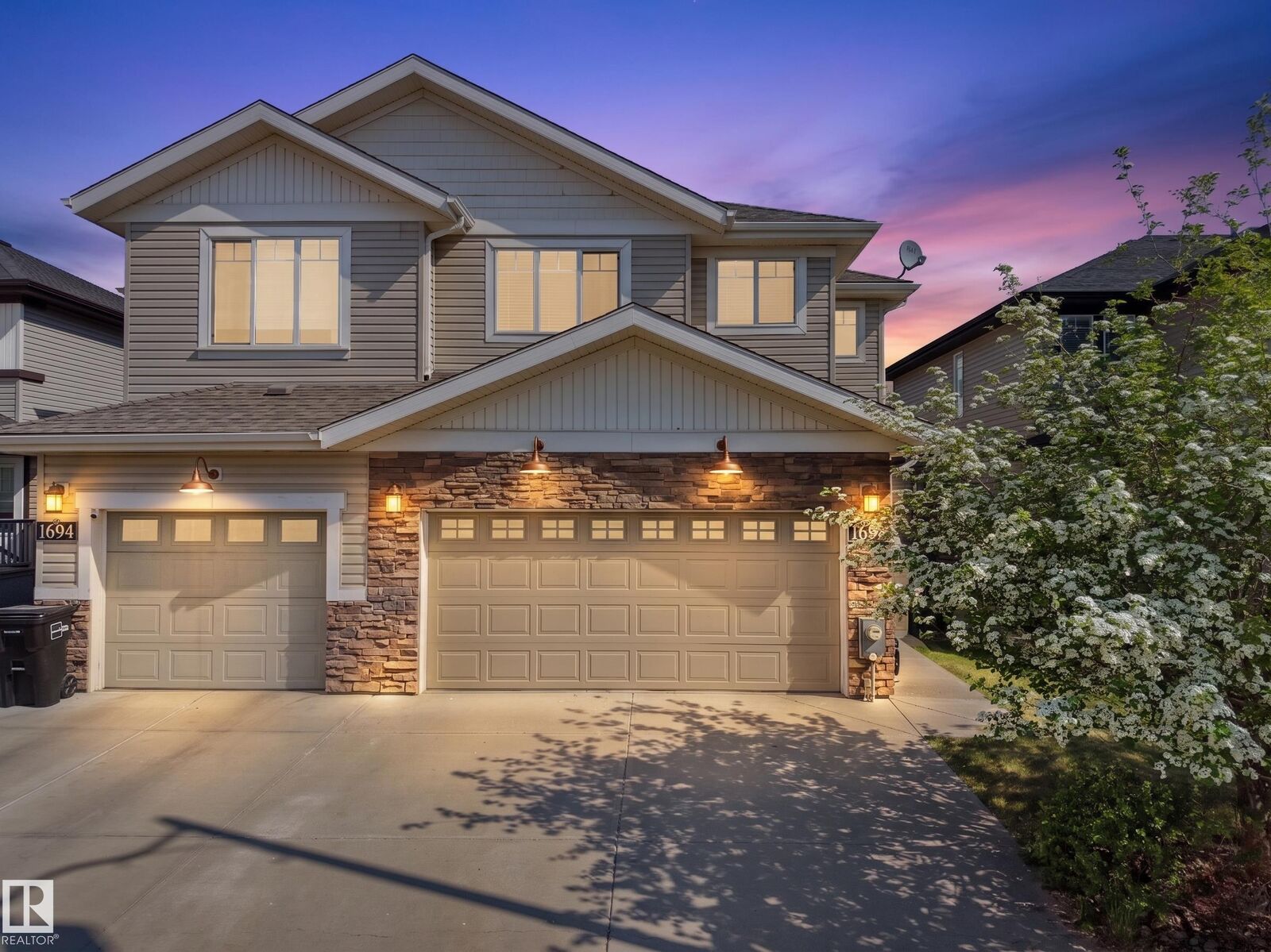 Property Photo:  1692 Cunningham Way SW  AB T6W 0W5 