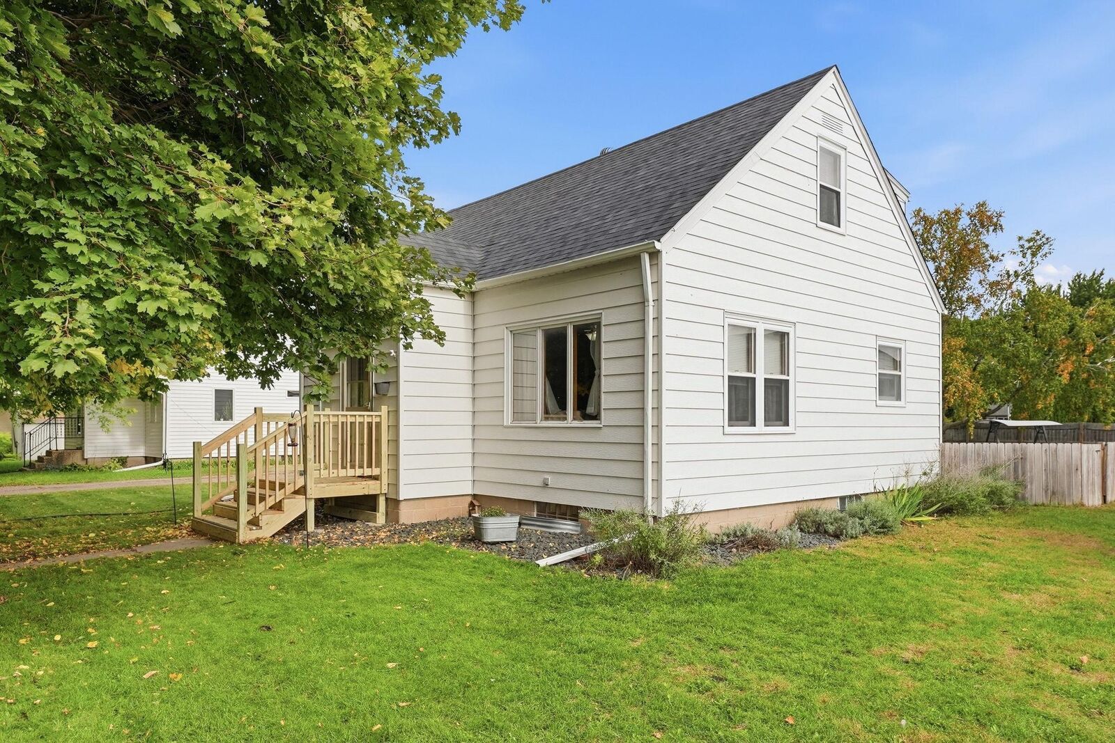 Property Photo:  422 2nd Street SW  MN 56222 