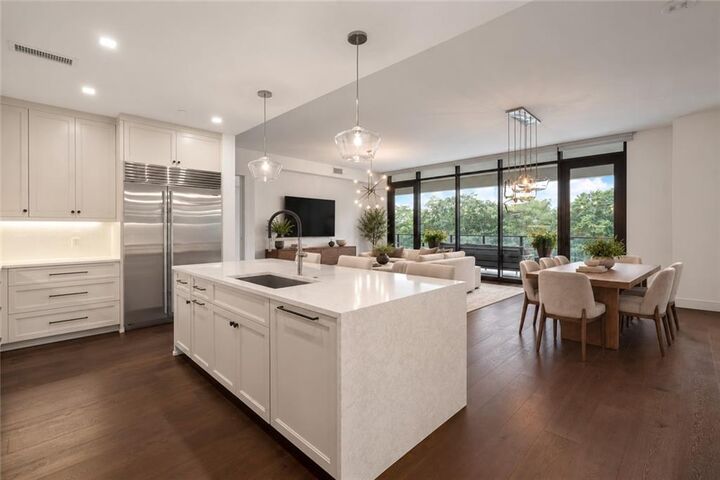 Property Photo:  2520 Peachtree Road NW 602  GA 30305 