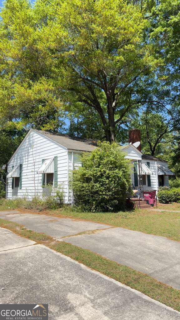 Property Photo: 1219 Burton Avenue GA 31203