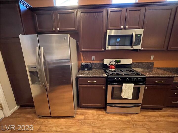 Property Photo:  
