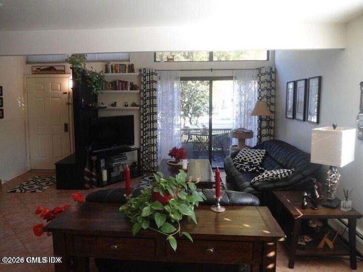 Property Photo:  1465 E Putnam Avenue Apt 113  CT 06870 