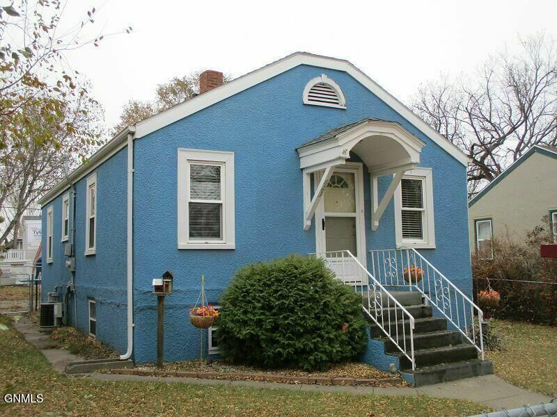 Property Photo:  623 16th Street  ND 58501 