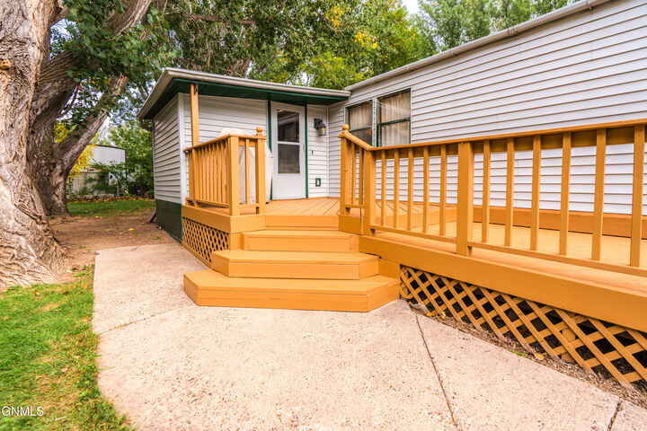 Property Photo:  304 Buckingham Place  ND 58504 