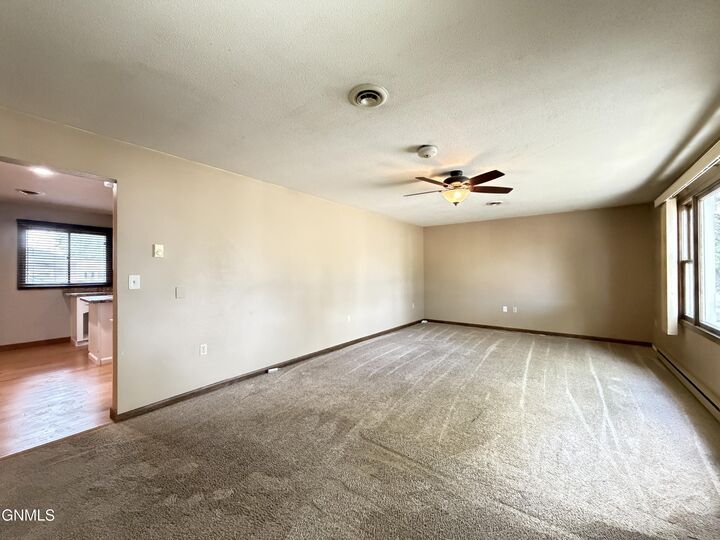 Property Photo: 412 Central Avenue N ND 58523