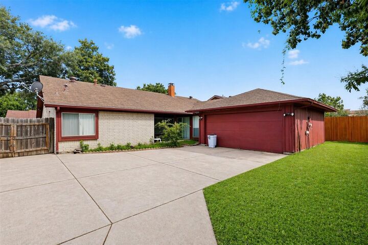 Property Photo: 8611 Humphreys Drive TX 77083