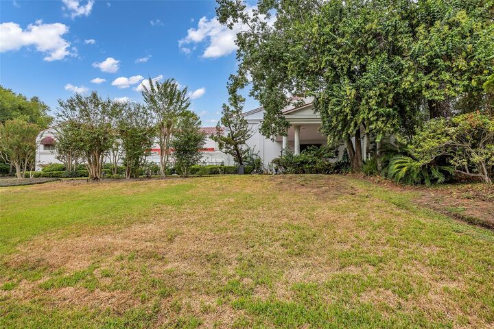 Property Photo:  6 Farnham Park Drive  TX 77024 