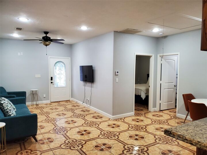 Property Photo:  15 Stiles Street  TX 77011 