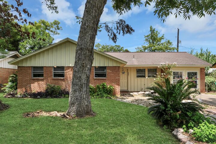 Property Photo:  505 Jasmine Street  TX 77531 