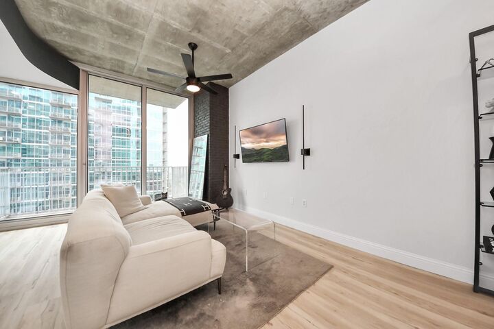 Property Photo:  5925 Almeda Road 11616  TX 77004 