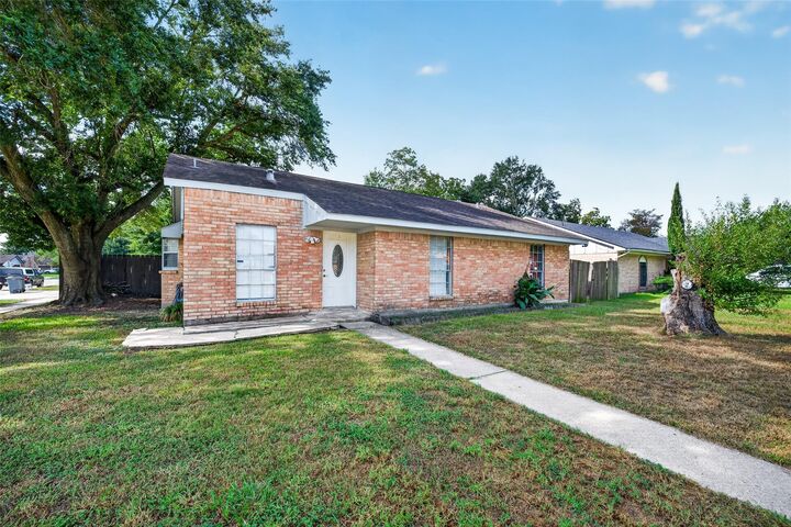 Property Photo:  7003 Sandswept Lane  TX 77086 