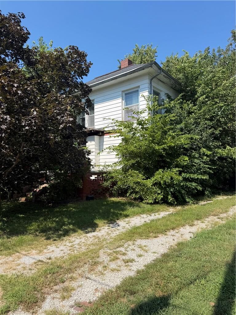 Property Photo: 525 W 1st Street W MO 64468