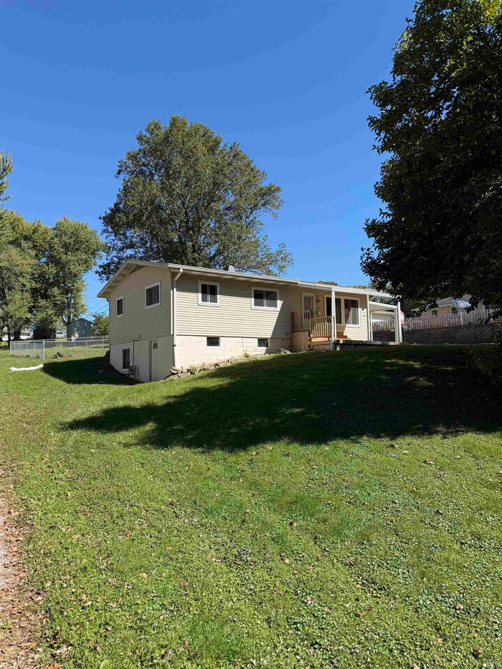 Property Photo: 202 W Chester Drive IN 47429